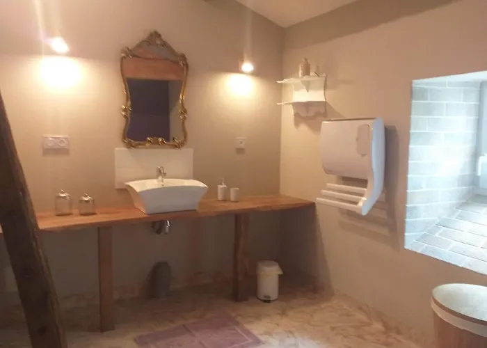 Logis De Bois Roche *