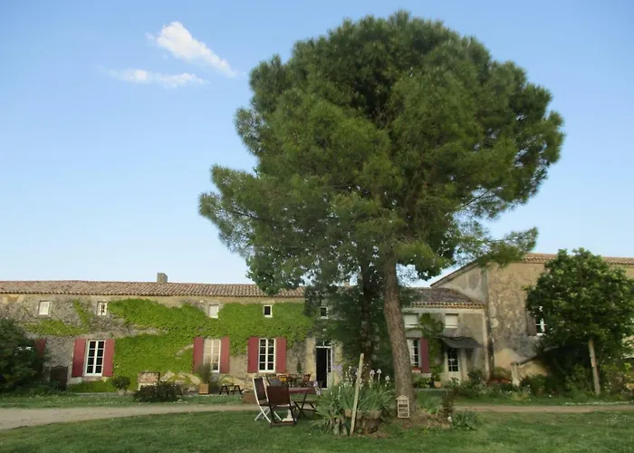 Logis De Bois Roche *